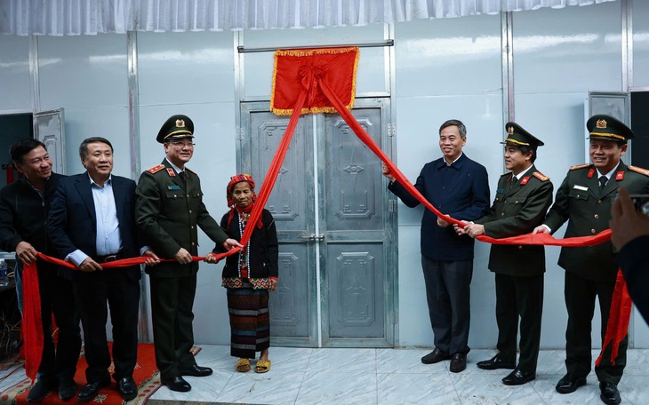 Bộ Công an trao kinh phí xây tặng 500 căn nhà tại Cà Mau - Ảnh 2.