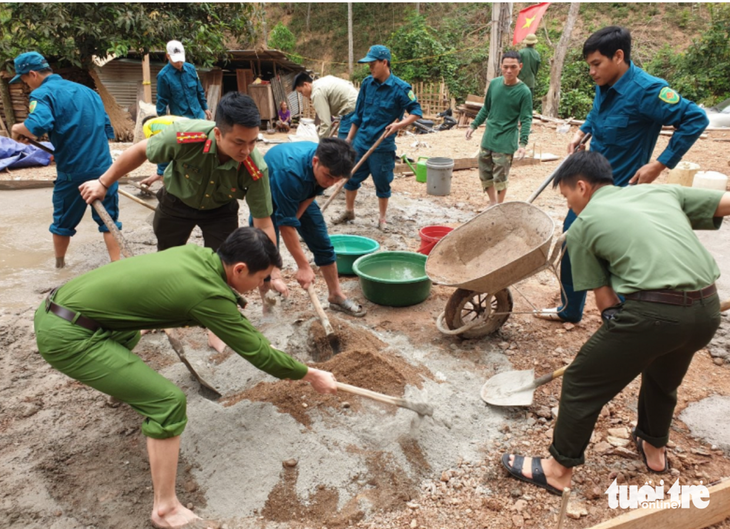 Nhà 'ba cứng' giúp hộ nghèo xứ Nghệ an cư - Ảnh 4.