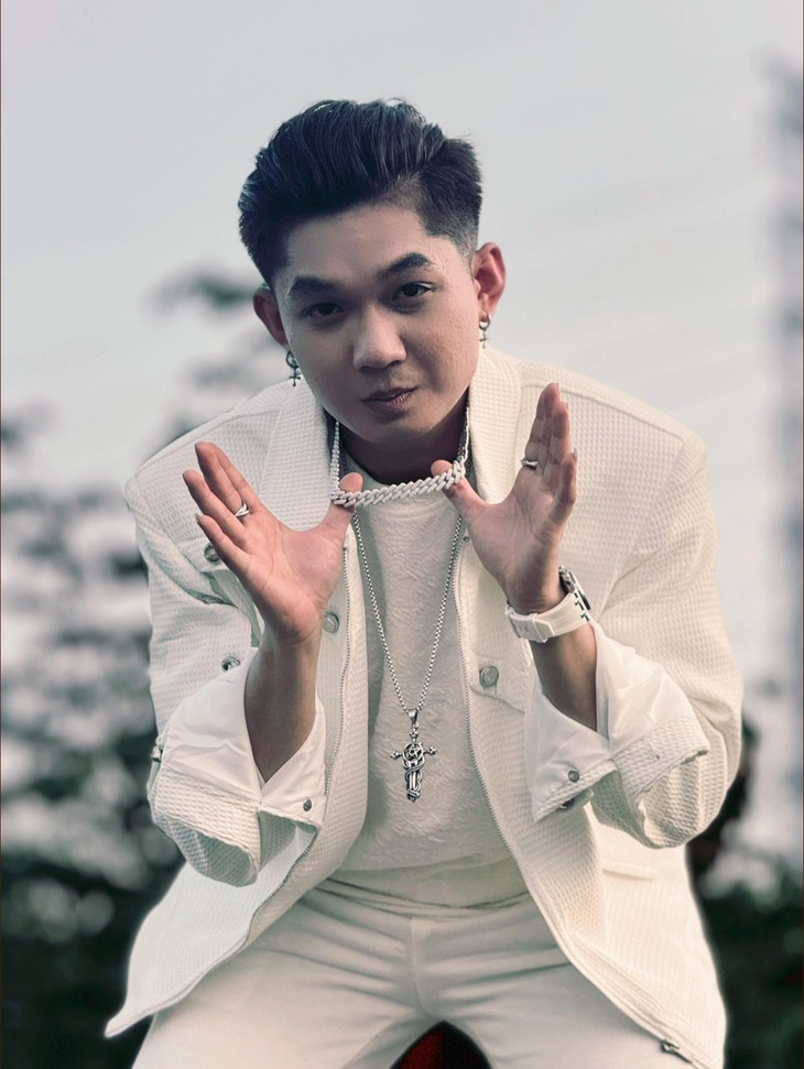 Cuộc sống sang chảnh của rapper Lil Ken vừa bị bắt vì lừa đảo - Ảnh 2.