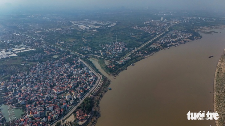 Hạ lưu sông Nhuệ đang bị bồi lắng đến khó tin - Ảnh 2.