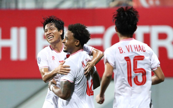 Singapore cầm bóng hơn gấp đôi Việt Nam vẫn thua 0-2 - Ảnh 2.