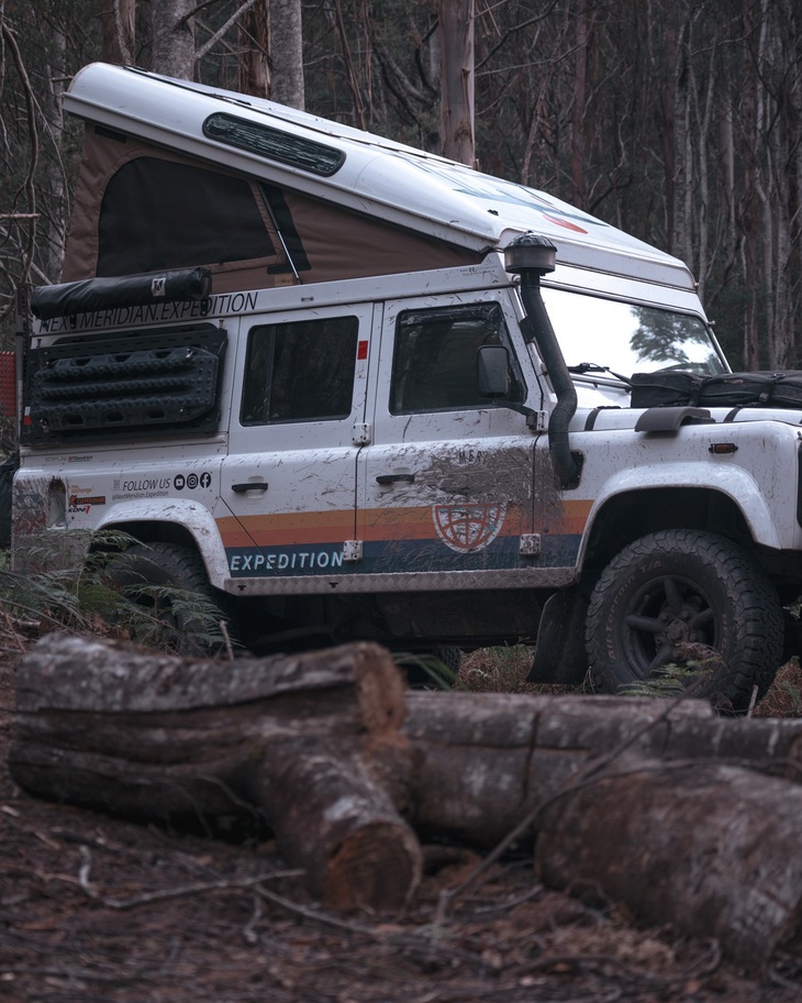 Sống trong Land Rover Defender: Không giường không nhà tắm nhưng... tiết kiệm tiền thuê nhà - Ảnh 3.