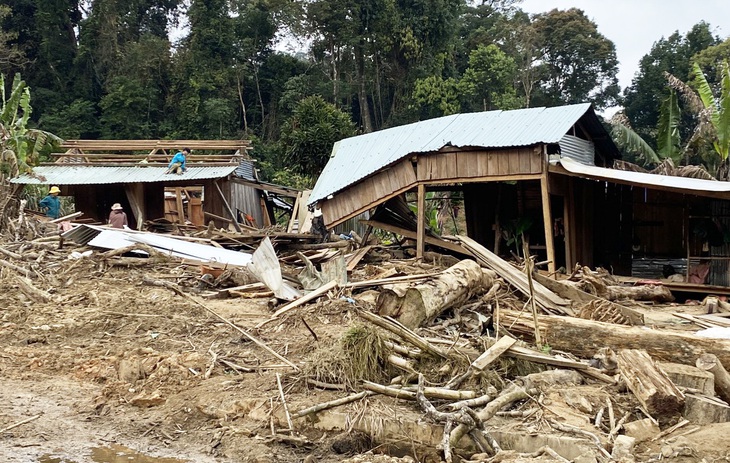 Lần ba Quảng Nam đề nghị công nhận liệt sĩ 2 cán bộ tử vong khi đi cứu dân trong bão dữ - Ảnh 1.