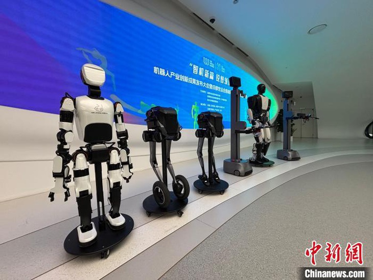 Trung Quốc giới thiệu nhóm robot hình người phục vụ cho Đại hội Thể thao thế giới 2025 - Ảnh 1.