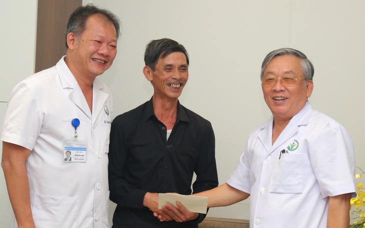 Bệnh nhi 15 tháng tuổi hồi sinh thần kỳ nhờ lá gan của một người đàn ông 44 tuổi - Ảnh 3.