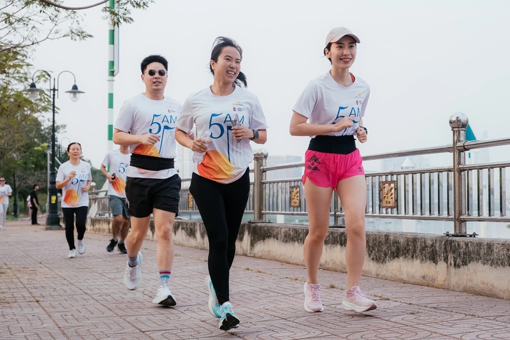 5AM Mùa 2, bữa tiệc âm nhạc sáng sớm "chữa lành" thu hút hàng ngàn người trẻ tại Đà Lạt - Ảnh 4.