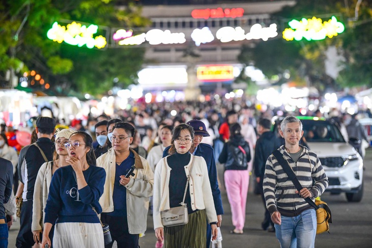 Thời tiết hôm nay 5-12: Nam Bộ có nơi mưa to, Đà Lạt trời đẹp ngày khai mạc Festival hoa - Ảnh 1.