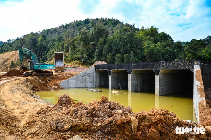 Xẻ núi, khoan hầm làm cao tốc lên công viên địa chất toàn cầu Cao Bằng - Ảnh 16.