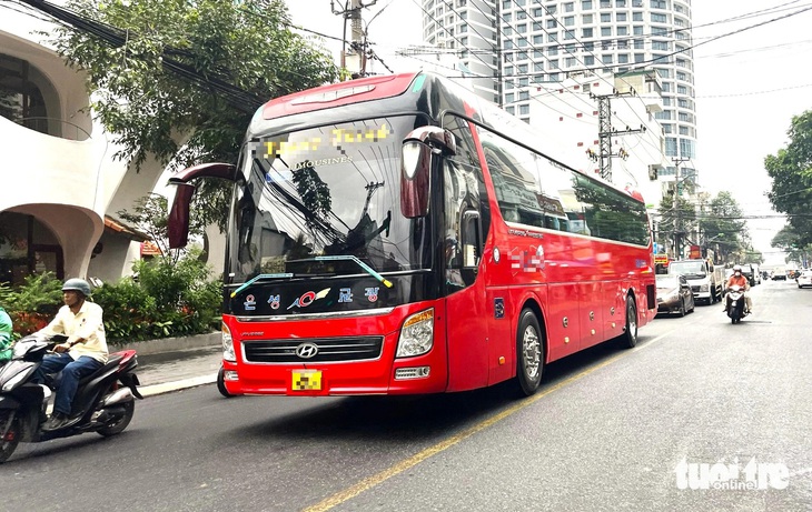 Cấm xe trên 29 chỗ vào trung tâm Nha Trang giờ cao điểm - Ảnh 1.