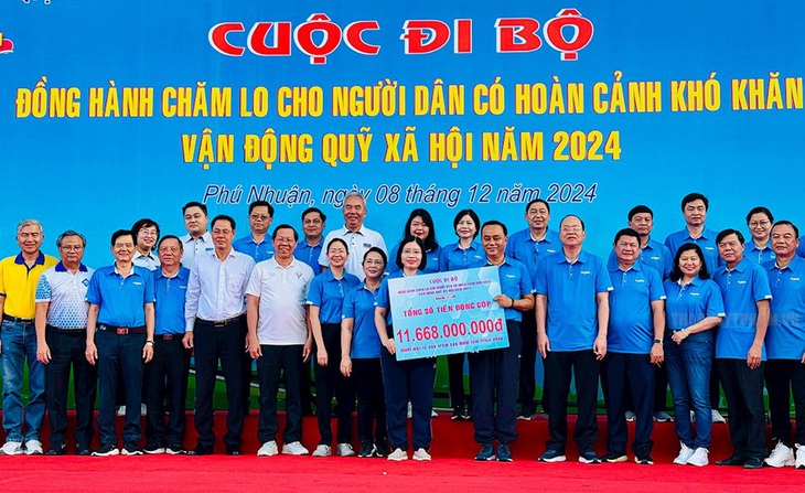 Hơn 4.000 người đi bộ, quyên góp 11,6 tỉ đồng chăm lo người dân khó khăn - Ảnh 1.