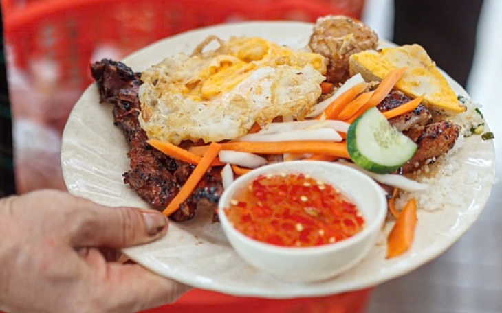 Phở, cơm tấm... vào chuỗi fast food - Ảnh 7.