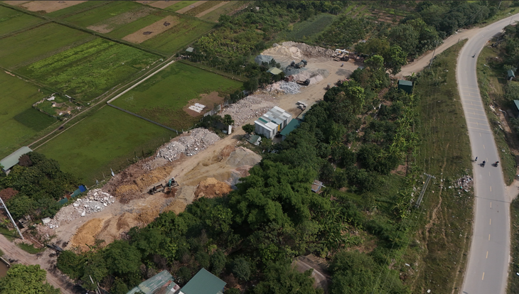 Đất nông nghiệp bỏ hoang bị san lấp ngay giữa ban ngày, lãnh đạo xã ở Hà Nội nêu lý do gì? - Ảnh 6.