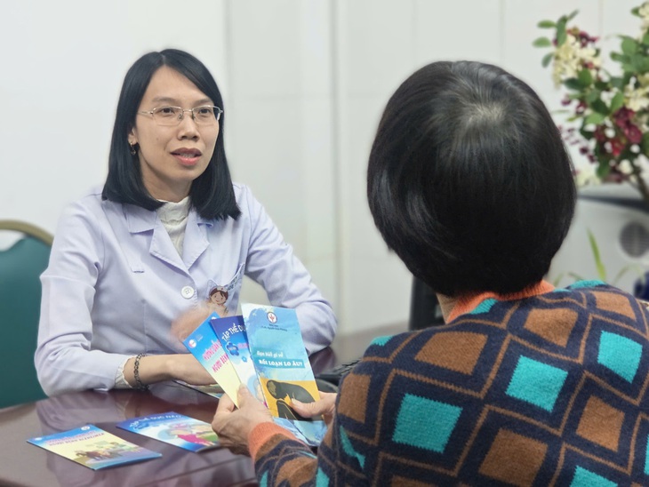 Người cao tuổi bỗng dưng dễ cáu gắt, thay tính đổi nết: Có thể là biểu hiện của bệnh gì? - Ảnh 1. Cách nào 'chữa' tính bỗng dưng cáu gắt, thay tính đổi nết ở người lớn tuổi? - Ảnh 1.