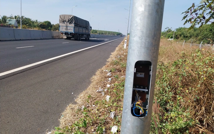 Cáp điện trên cao tốc Phan Thiết - Dầu Giây liên tục bị cắt trộm - Ảnh 2.