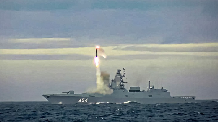 Nga công bố hình ảnh tên lửa Zircon phóng từ một tàu chiến năm 2022 - Ảnh: Russian Defense Ministry