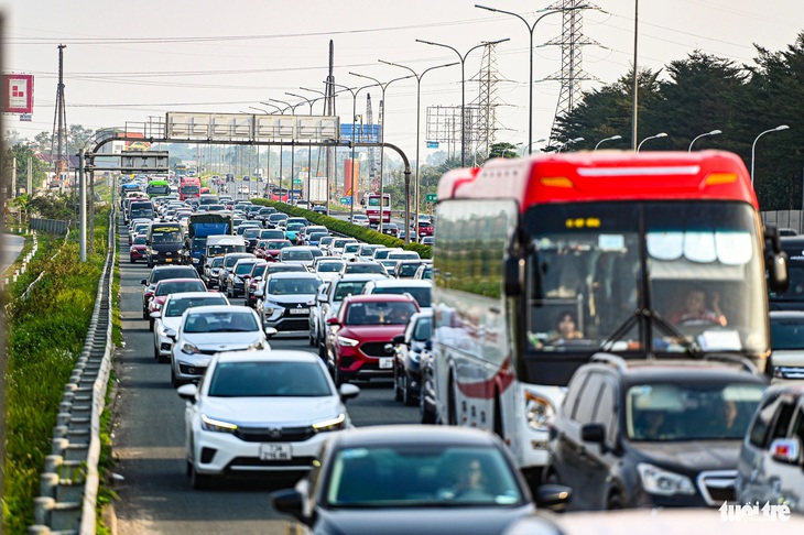 Hà Nội cảnh báo 2 khung giờ 'nóng' khi người dân trở lại sau Tết- Ảnh 4.