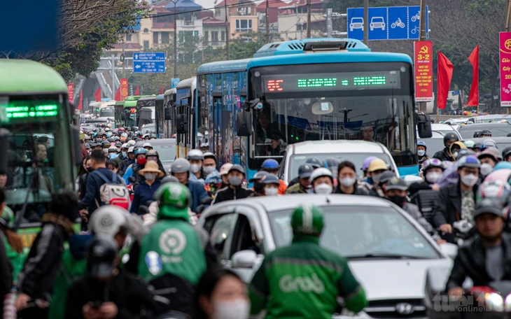 HÀNG ngÀN lƯƠT - Ảnh 1.