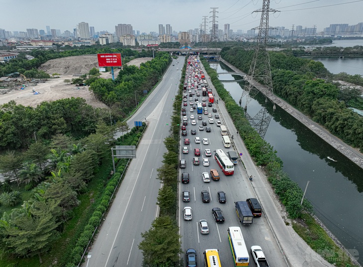 Chiều mùng 5 Tết, cửa ngõ thủ đô ùn tắc kéo dài, vành đai 3 thông thoáng- Ảnh 4.