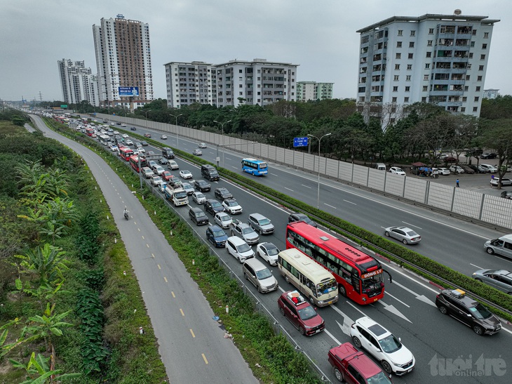 Chiều mùng 5 Tết, cửa ngõ thủ đô ùn tắc kéo dài, vành đai 3 thông thoáng- Ảnh 5.