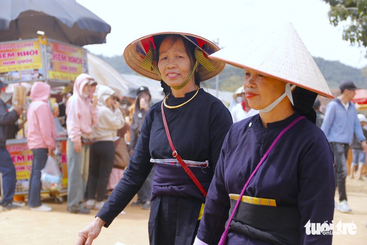 Du khách chơi sập cầu Kiều ở Ngày hội văn hóa các dân tộc Tây Nguyên- Ảnh 8.