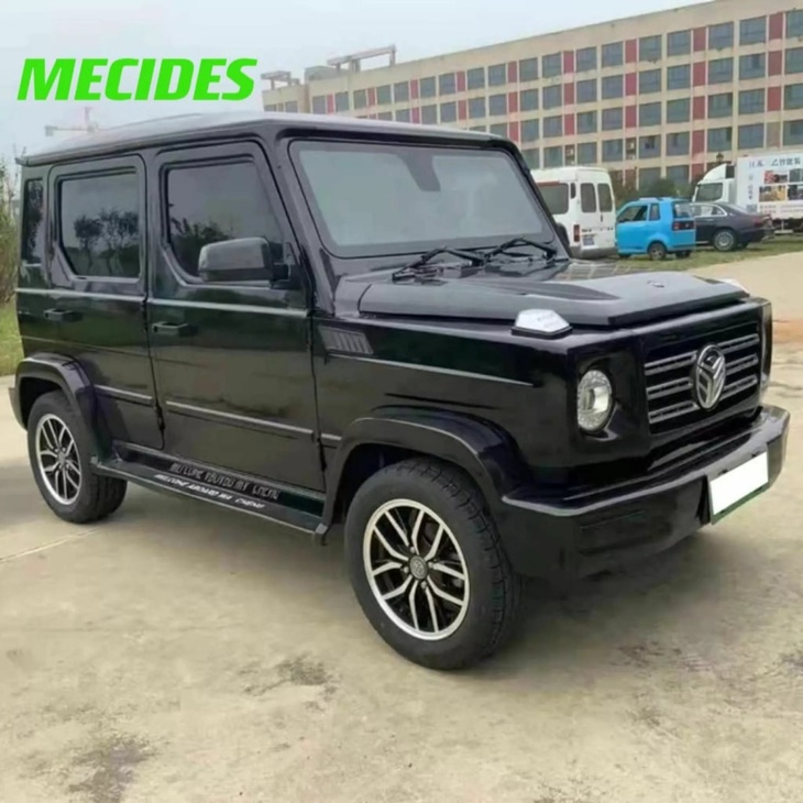 Mercedes-Benz G-Class xuất hiện trong đội hình Mecides với kích thước bằng Suzuki Jimny - Ảnh: Carscoops