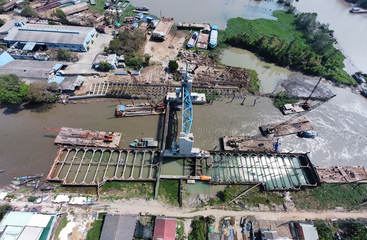 Cống ngăn mặn Nguyễn Tấn Thành (Tiền Giang) sẵn sàng đóng cống khi mặn xâm nhập - Ảnh: M.TR.