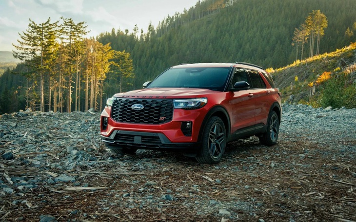 Ford Explorer 2024 ra mắt: Hầm hố hơn, nhiều công nghệ hiện đại