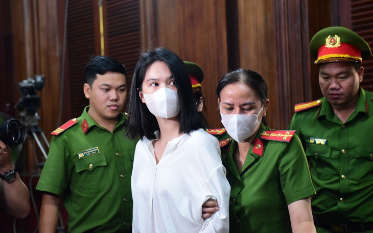 Ngọc Trinh: 