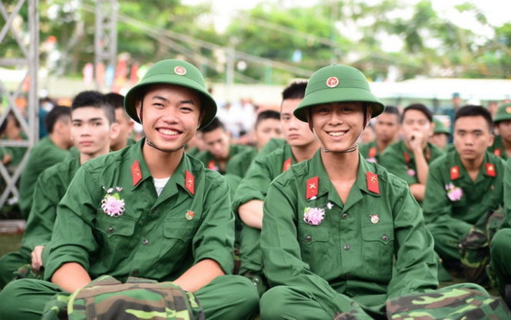 Trường yêu cầu sinh viên &quot;đăng ký thôi học&quot; khi đi nghĩa vụ quân sự?