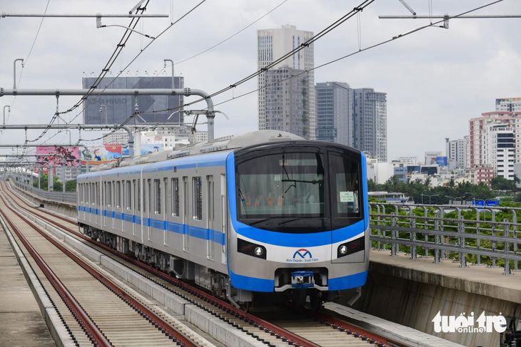 Tuyến metro số 1 ở TP.HCM đang chạy thử - Ảnh: QUANG ĐỊNH