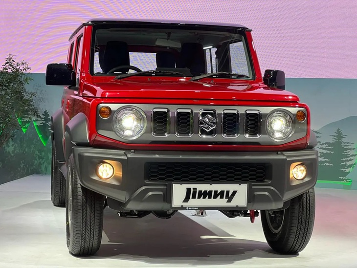 Vì sao Suzuki Jimny 5 cửa có lưới tản nhiệt mạ chrome, bản 3 cửa không có?- Ảnh 3.