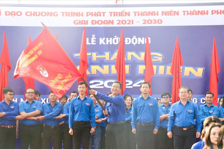 Thanh niên Cần Thơ quyết tâm góp sức trẻ vì lợi ích cộng đồng nhân Tháng thanh niên TP Cần Thơ 2024 - Ảnh: Q.T.