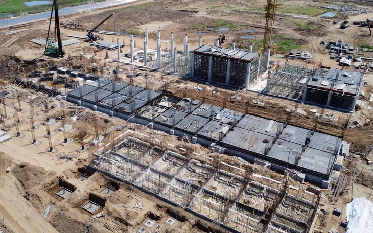 Lập biên bản công trình để vật liệu, đất đá gây cản trở giao thông - Ảnh 2.