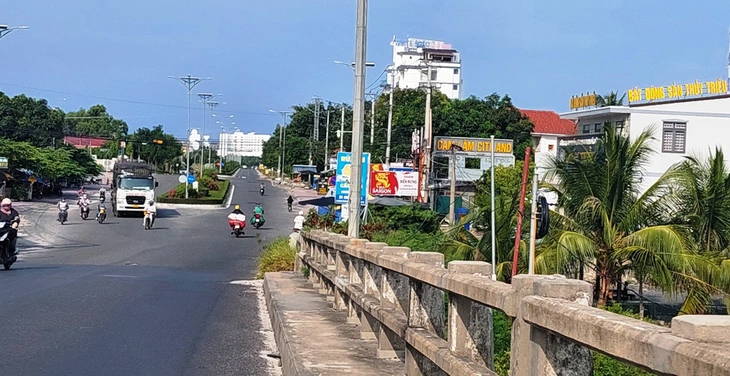 Khu vực Thủy Triều trên bán đảo Cam Ranh, thuộc xã Cam Hải Đông, huyện Cam Lâm, giáp cầu Cam Hải nối với khu đất liền của huyện ở phía tây - Ảnh: PHAN SÔNG NGÂN