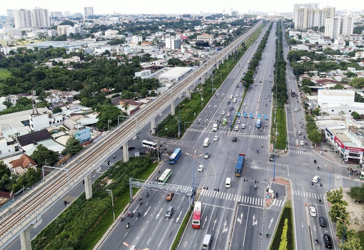 TP.HCM chú trọng phát triển kinh tế số, kinh tế xanh - Ảnh: CHÂU TUẤN