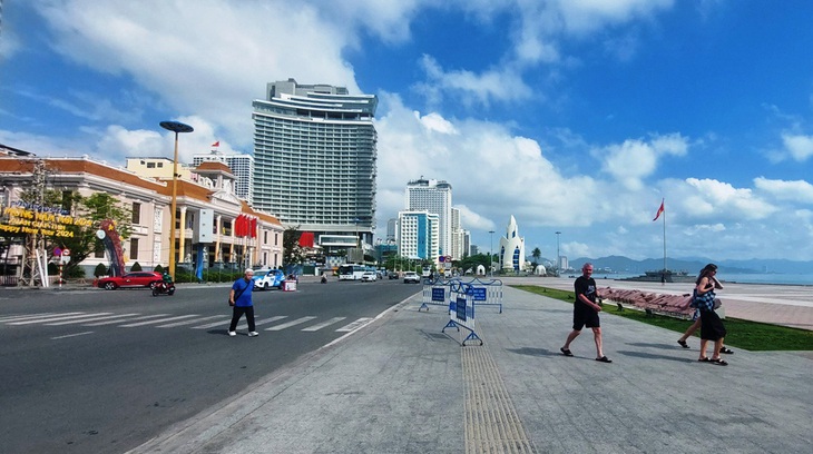 Khu Trung tâm hội nghị và nhà khách 46 Trần Phú, TP Nha Trang được bố trí làm trụ sở làm việc tạm của Văn phòng Đoàn đại biểu Quốc hội và HĐND tỉnh, UBND tỉnh Khánh Hòa (dự kiến từ nay đến gần cuối năm 2025) - Ảnh: PHAN SÔNG NGÂN