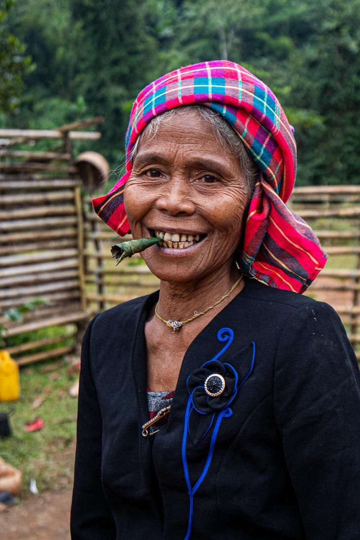 Chân dung phụ nữ đồng bào Ma Coong trên cung đường khám phá vùng rừng núi phía tây Quảng Bình