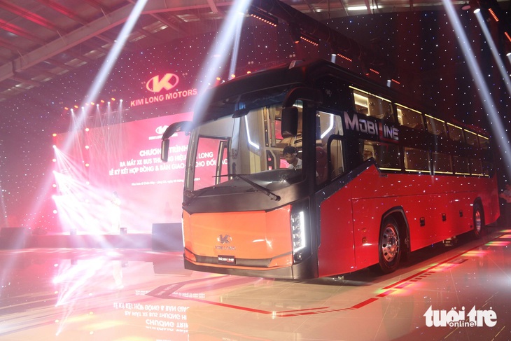 Huế có xe buýt giường nằm- Ảnh 1. Xe buýt Kim Long Mobiline vừa trình làng thị trường - Ảnh: NHẬT LINH