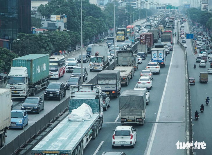 Đường vành đai hướng ra khỏi Hà Nội ùn tắc từ sáng tới chiều- Ảnh 10.