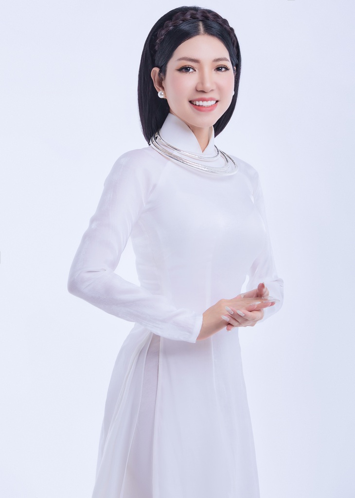 Phương Yến Linh có một lối hát bolero rất đặc biệt. Thay vì hát cao vút bạch thanh theo lối thông thường, cô lại tập trung vào những quãng trầm đầy đặn, tạo nên một màu sắc bolero rất riêng, vừa liêu trai, huyền ảo, lại vừa chân thực, hiện hữu. Giọng hát Phương Yến Linh được đánh giá là có màu sắc trầm ấm, dễ đi vào lòng người.