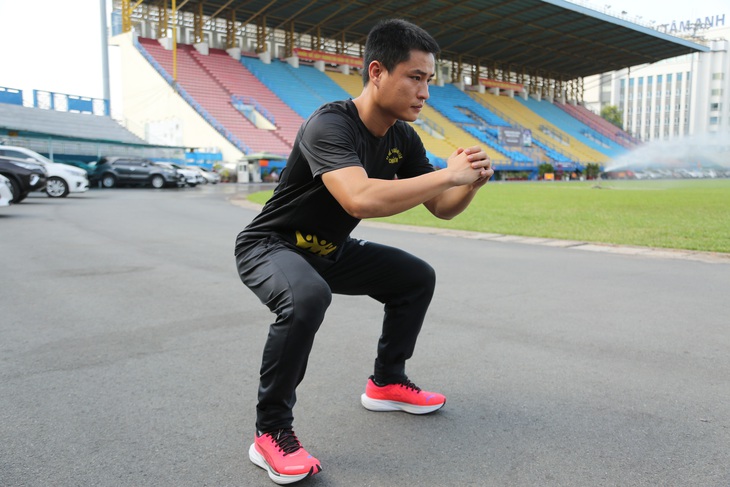 Bài tập squat - Ảnh: H.Đ.