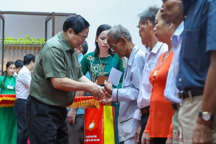 Thủ tướng khẳng định Đảng, Nhà nước luôn quan tâm chăm lo để người dân có cuộc sống ngày càng ấm no hạnh phúc - Ảnh: VGP