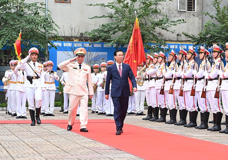 Chủ tịch nước Võ Văn Thưởng duyệt đội danh dự Bộ Tư lệnh cảnh vệ - Ảnh: TTXVN