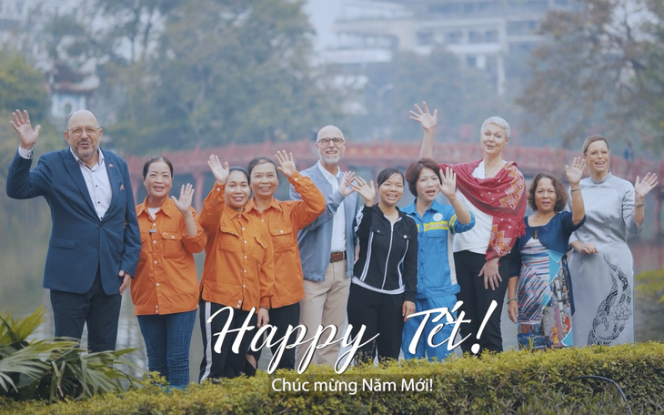 Đại sứ Nhóm G4 chúc Tết, gửi thông điệp về quyền trẻ em qua trái bóng tròn - Ảnh 2.