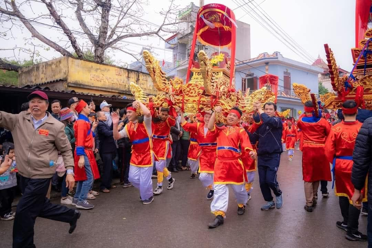 Hội làng Hoành Nha