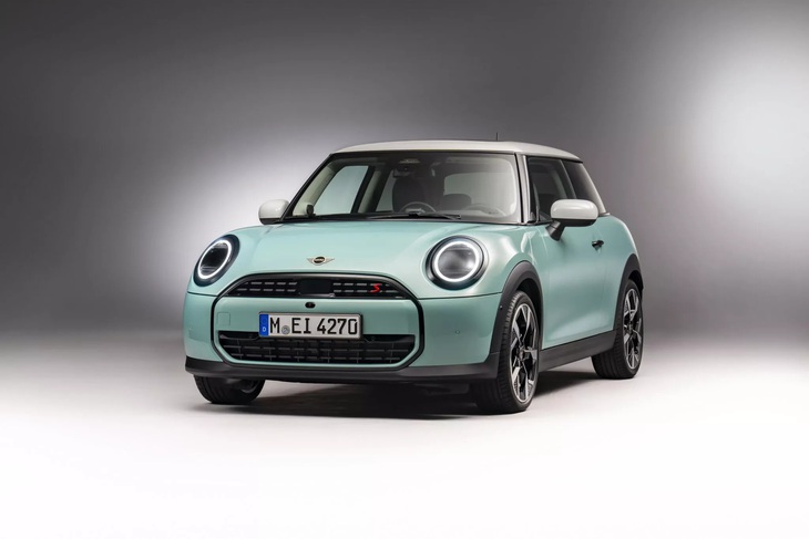 MINI Cooper đời mới giữ lại bộ khung thiết kế đời cũ nhưng bớt mềm mại hơn một chút - Ảnh: MINI