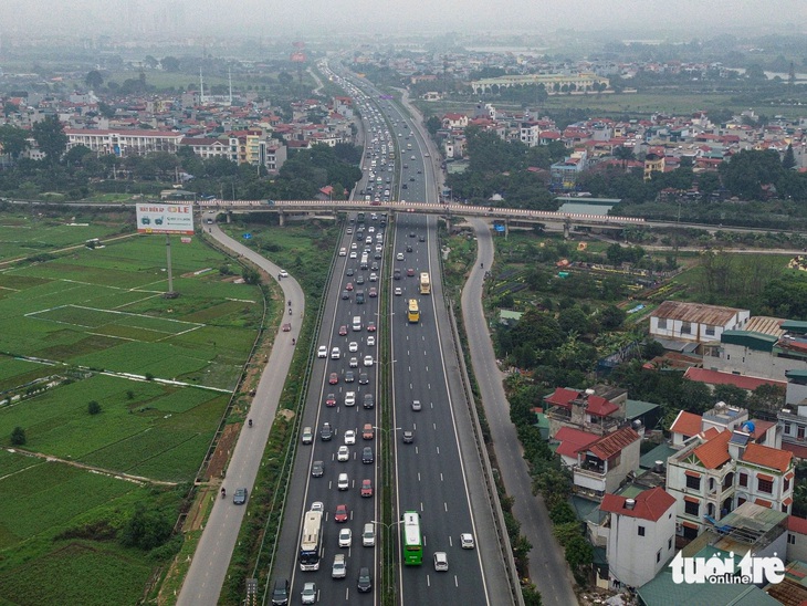 Người dân rời Hà Nội về quê nghỉ Tết, ùn tắc ở các cửa ngõ, mưa rét gây thêm khó khăn- Ảnh 4.