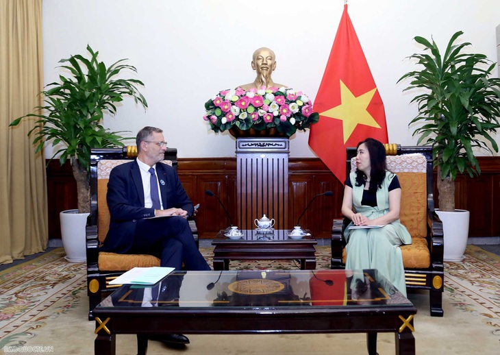 Đại sứ Pháp tại Việt Nam Olivier Brochet gặp gỡ Thứ trưởng Ngoại giao Việt Nam Lê Thị Thu Hằng - Ảnh: Đại sứ quán Pháp tại Việt Nam Đại sứ Pháp tại Việt Nam Olivier Brochet gặp gỡ Thứ trưởng Bộ Ngoại giao Việt Nam Lê Thị Thu Hằng - Ảnh: Đại sứ quán Pháp tại Việt Nam