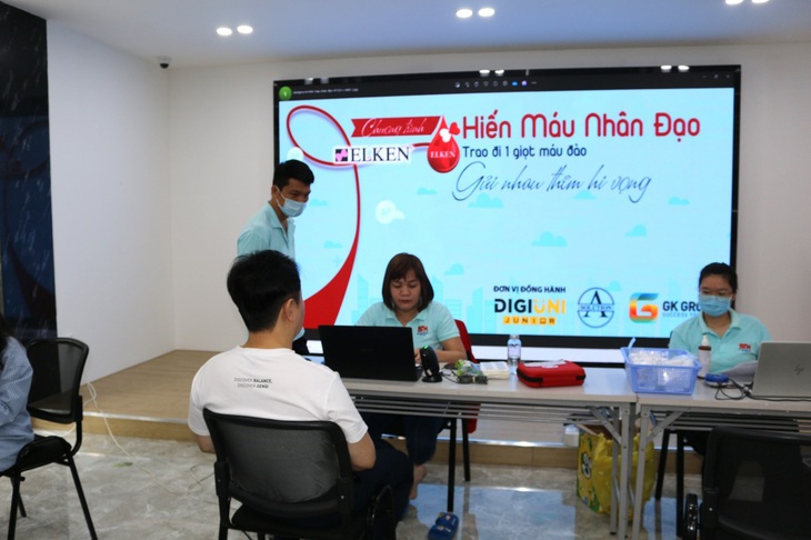 Elken Việt Nam tổ chức hiến máu trước thềm xuân mới- Ảnh 4. Các bước chuẩn bị thăm khám trước khi hiến máu đủ quy chuẩn được hướng dẫn bởi viện Huyết Học