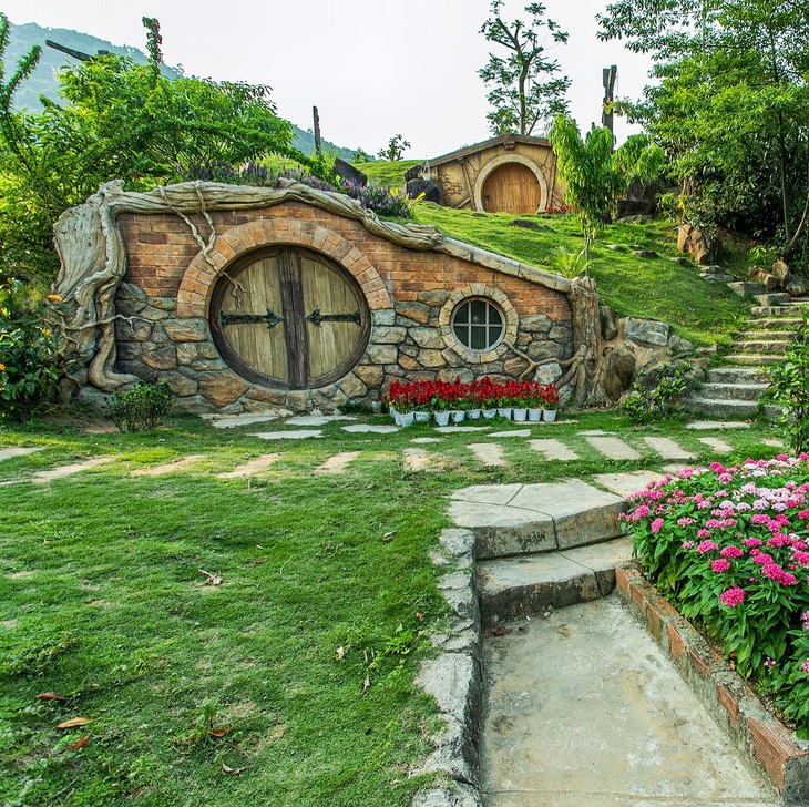 Khám phá ngôi làng nhỏ xinh mang hơi hướng cổ tích Hobbit.